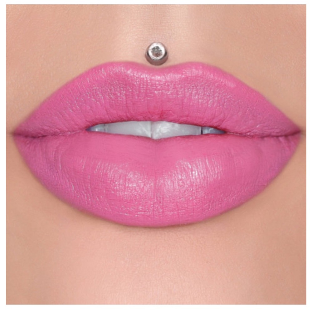 RESTOCK | ONE IN STOCK 🚨JEFFREEE STAR VELVET TRAP LIPSTICK ( HOLY FASHION💄)